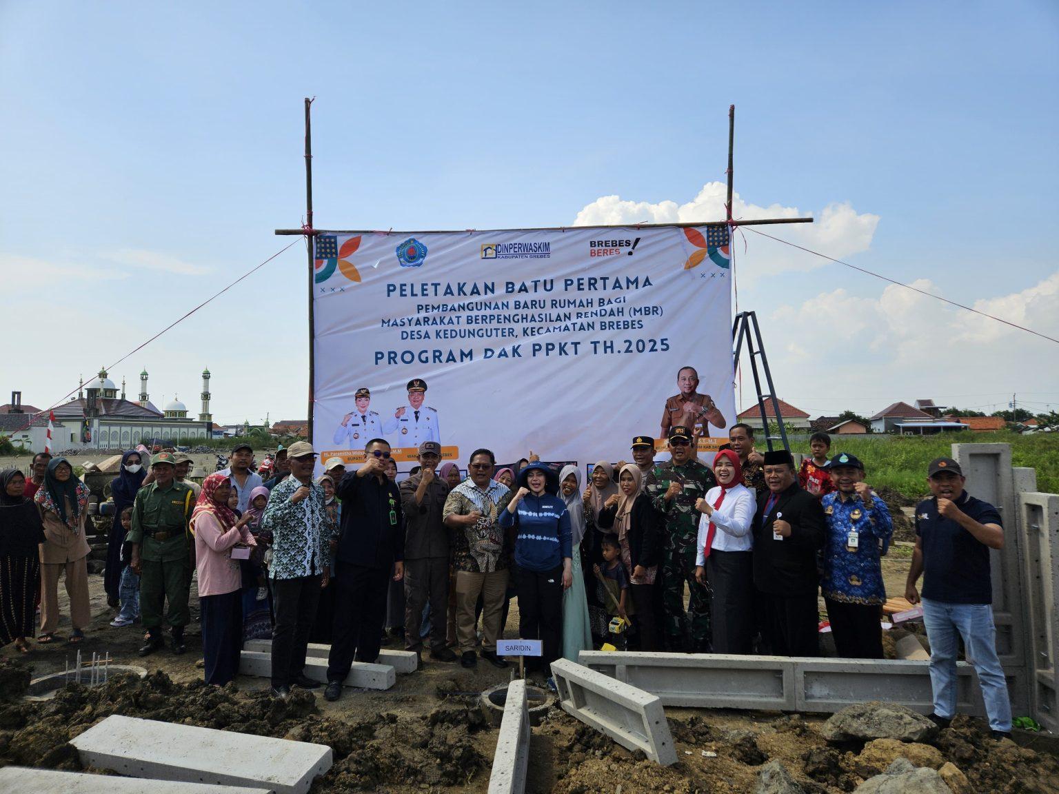 Peletakan Batu Pertama Pembangunan Baru Rumah Bagi Masyarakat Berpenghasilan Rendah (MBR) Desa Kedunguter Kec. Brebes Program DAK PPKT Tahun 2025