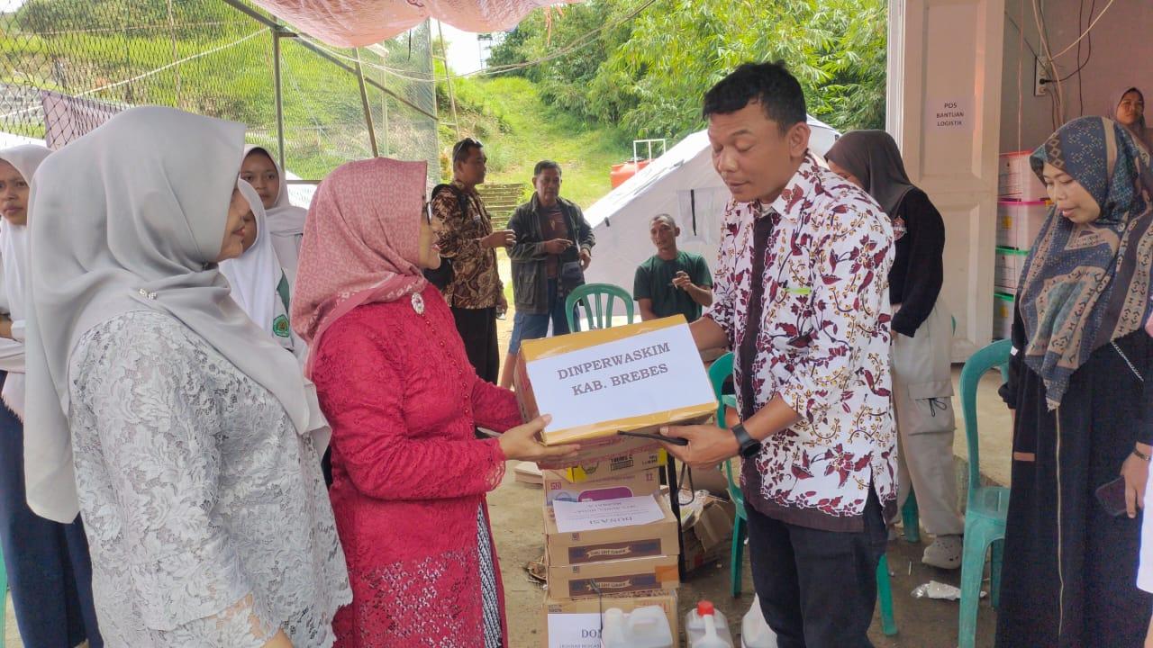 Dinperwaskim Brebes Bawa Bantuan & Harapan untuk Warga Terdampak Tanah Gerak di Mendala!